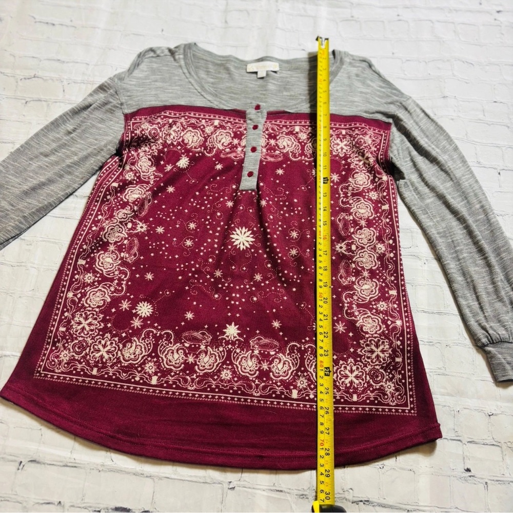 Suzanne Betro Weekend Wine Gray Bandana Print Henley Top Women’s Size M Boho - Picture 7 of 9